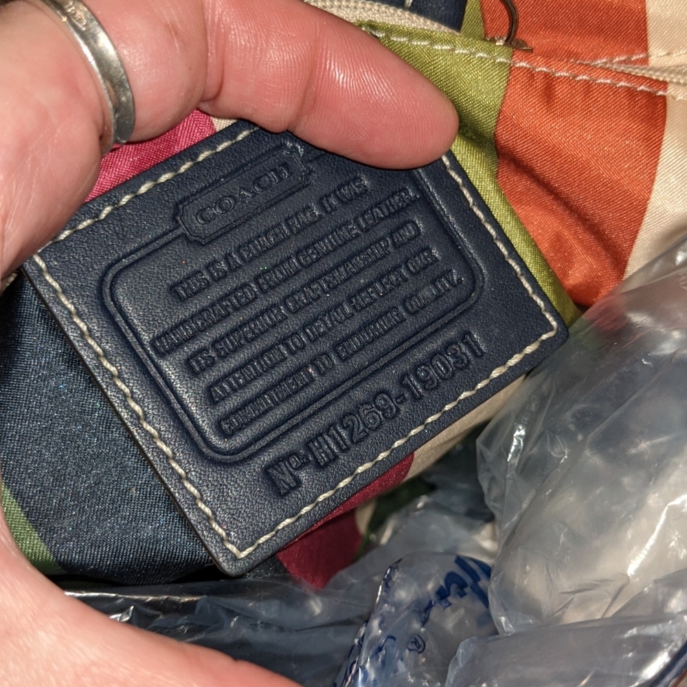🚫Sold🚫 Vintage Coach crossbody - Picture 6 of 7